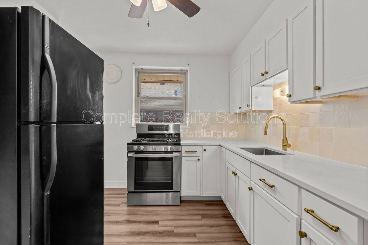 5655 Potomac St - Photo 5 of 30
