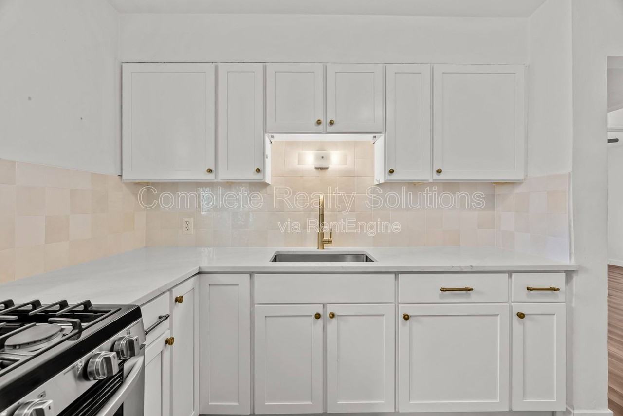 5655 Potomac St - Photo 6 of 30