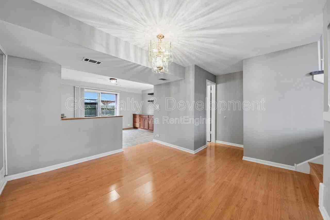 9517 Terrace Pl - Photo 5 of 21