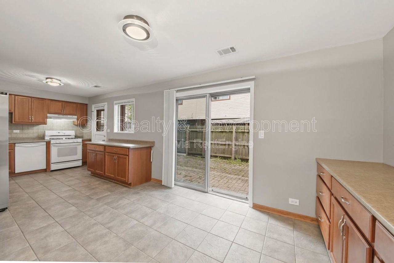 9517 Terrace Pl - Photo 6 of 21