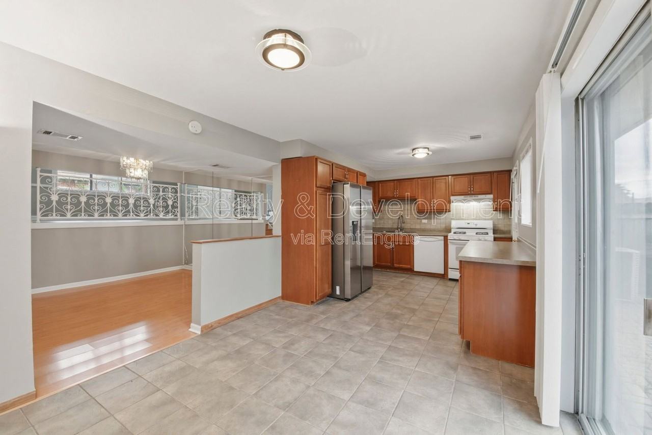 9517 Terrace Pl - Photo 7 of 21