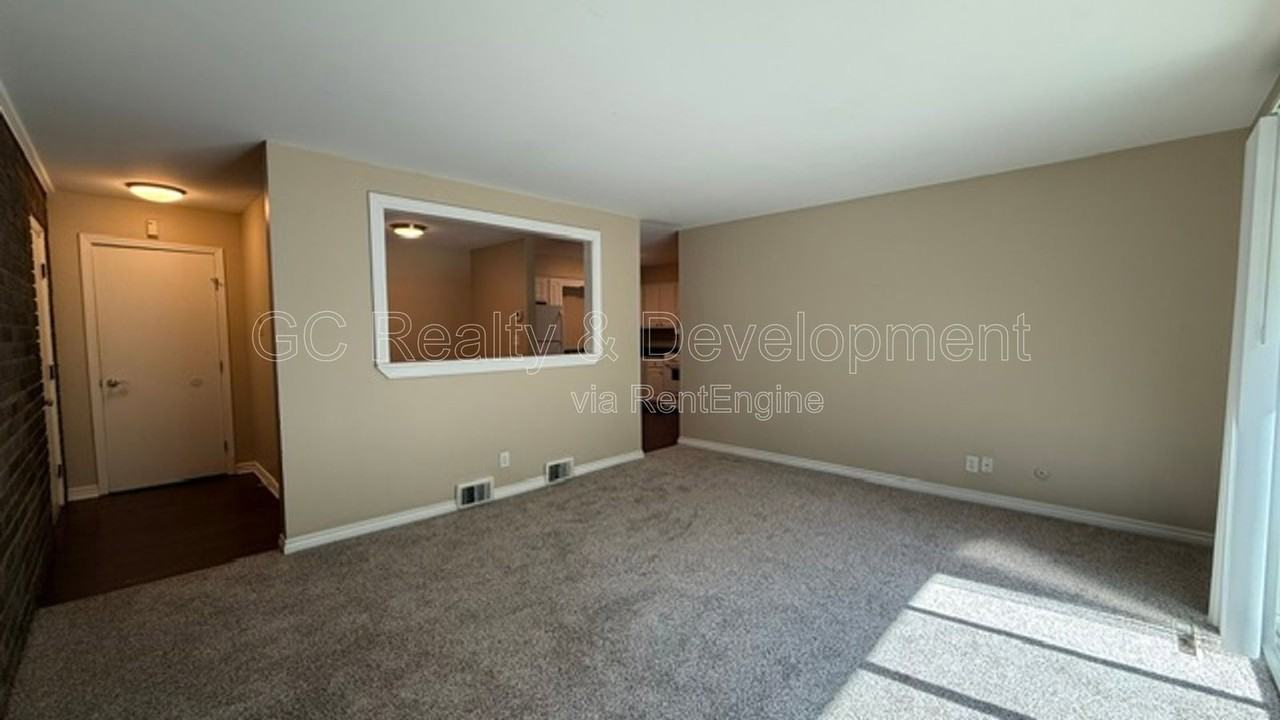 20 Simpson St #G - Photo 4 of 17