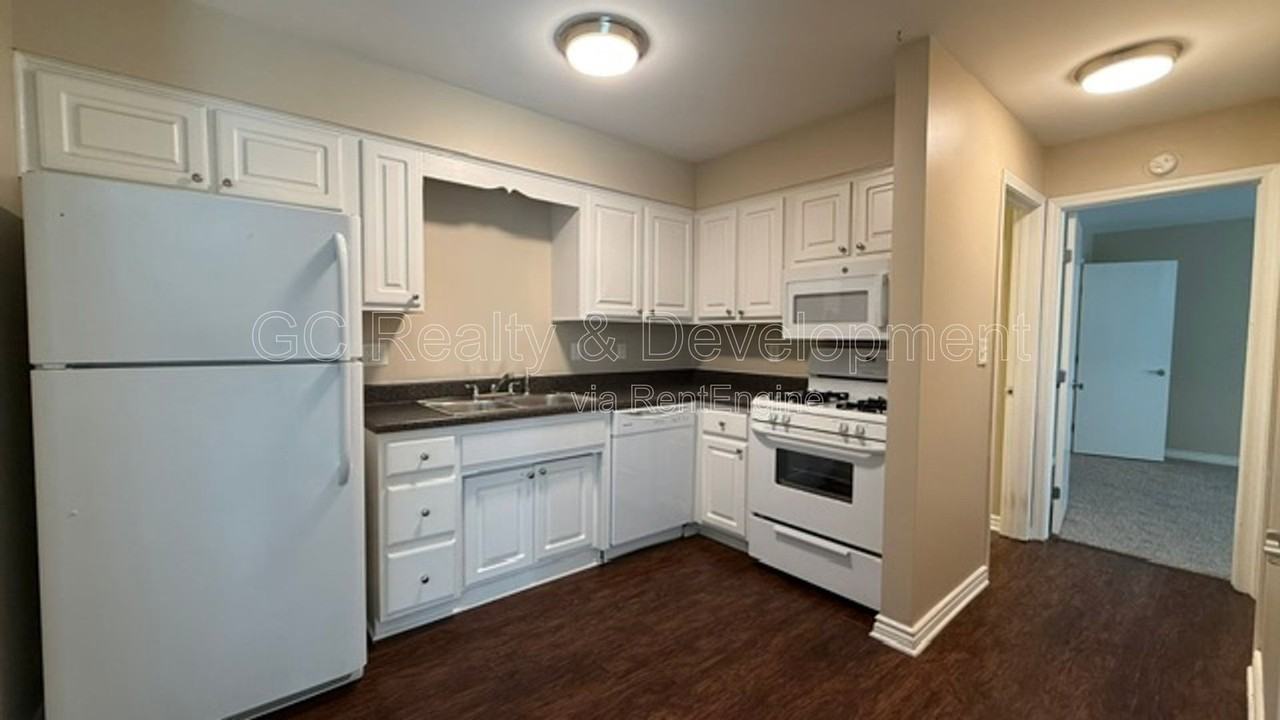 20 Simpson St #G - Photo 6 of 17