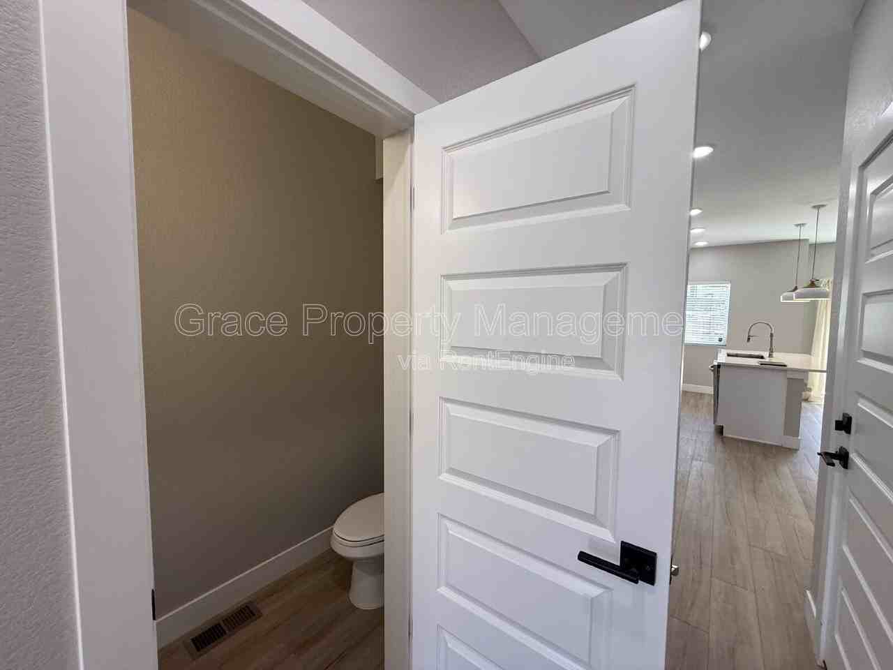2820 W 53rd Ave - Photo 3 of 33