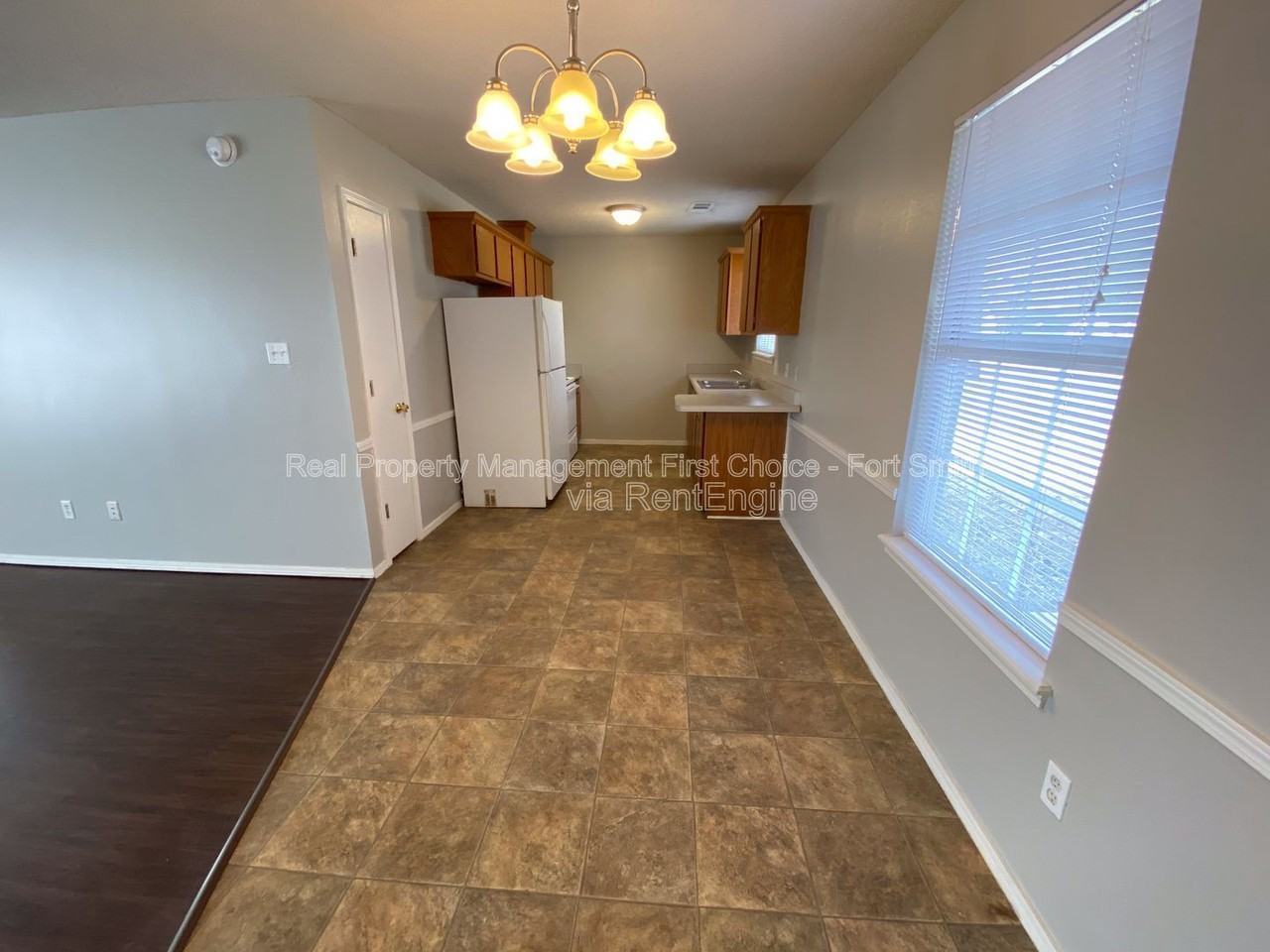 1911 Whippoorwill Dr - Photo 4 of 11