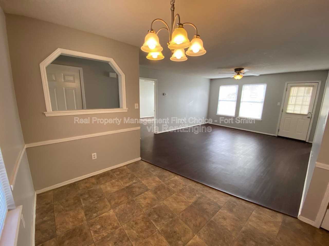 1911 Whippoorwill Dr - Photo 5 of 11