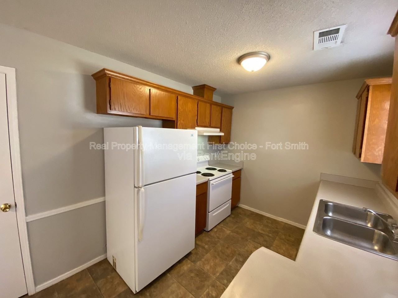 1911 Whippoorwill Dr - Photo 6 of 11