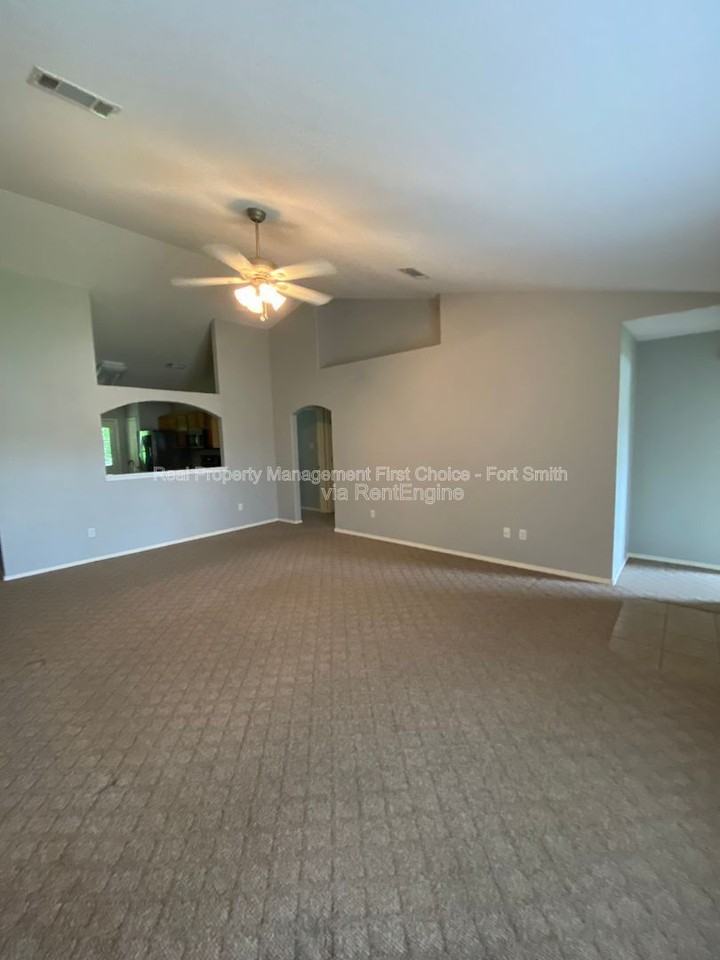 1475 Eastgate Dr - Photo 3 of 16
