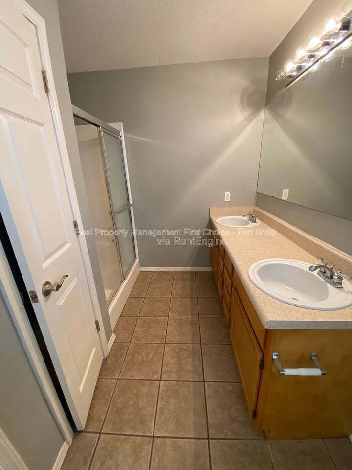 1475 Eastgate Dr - Photo 7 of 16