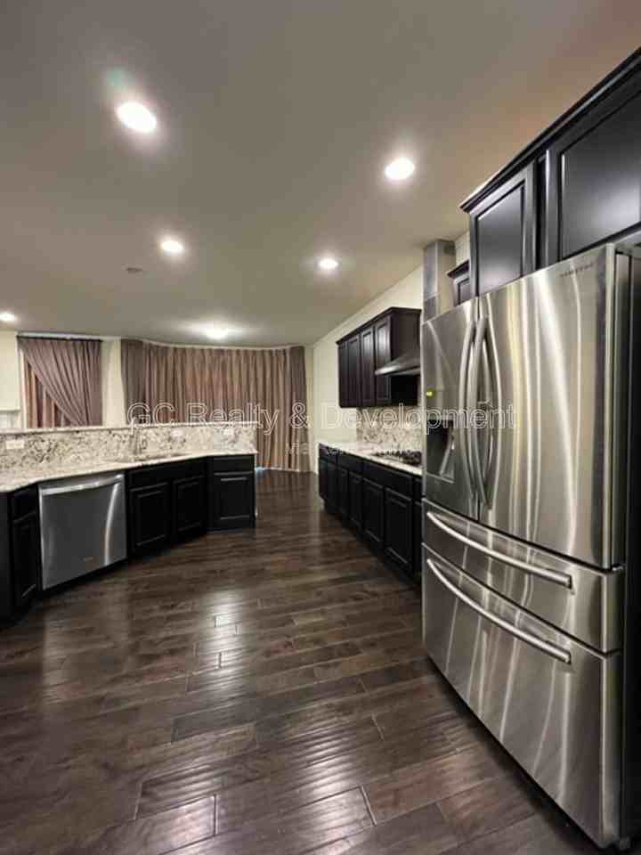 4219 Fraser Cir - Photo 6 of 43