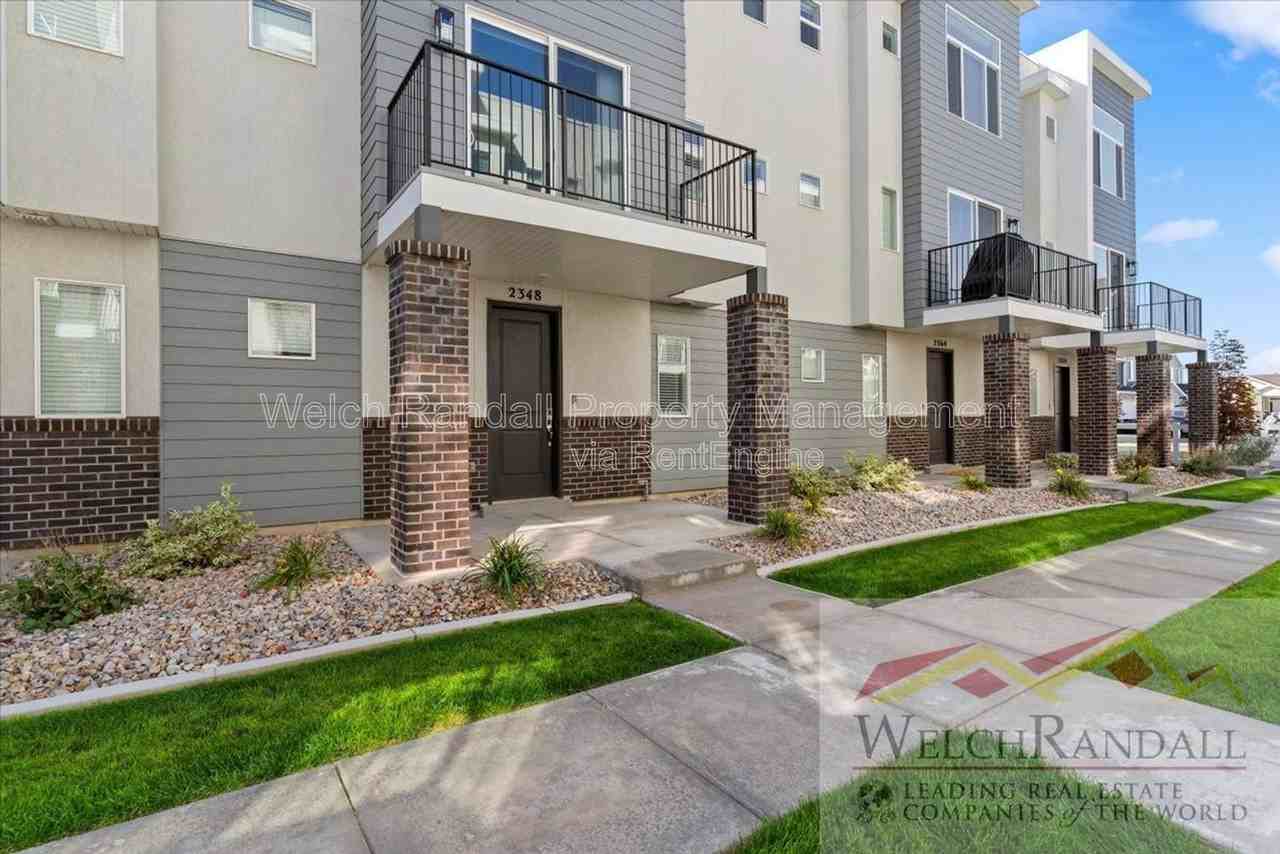 2348 W James Way - Photo 3 of 38