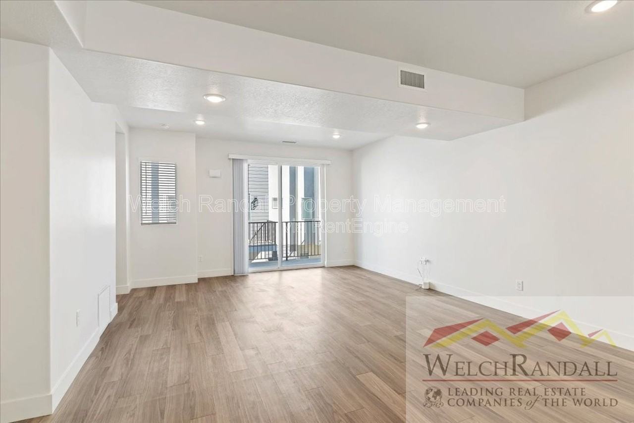2348 W James Way - Photo 6 of 38