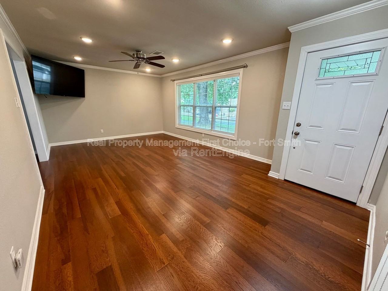 2120 Garner Ln - Photo 4 of 44