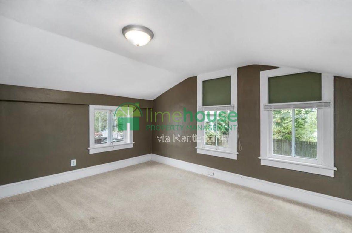 106 Parkview Ave - Photo 2 of 6