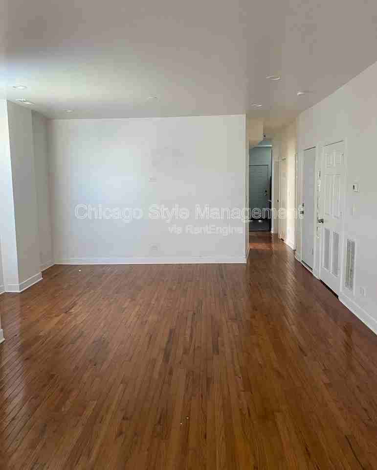 6402 S Eberhart Ave #2S - Photo 3 of 6
