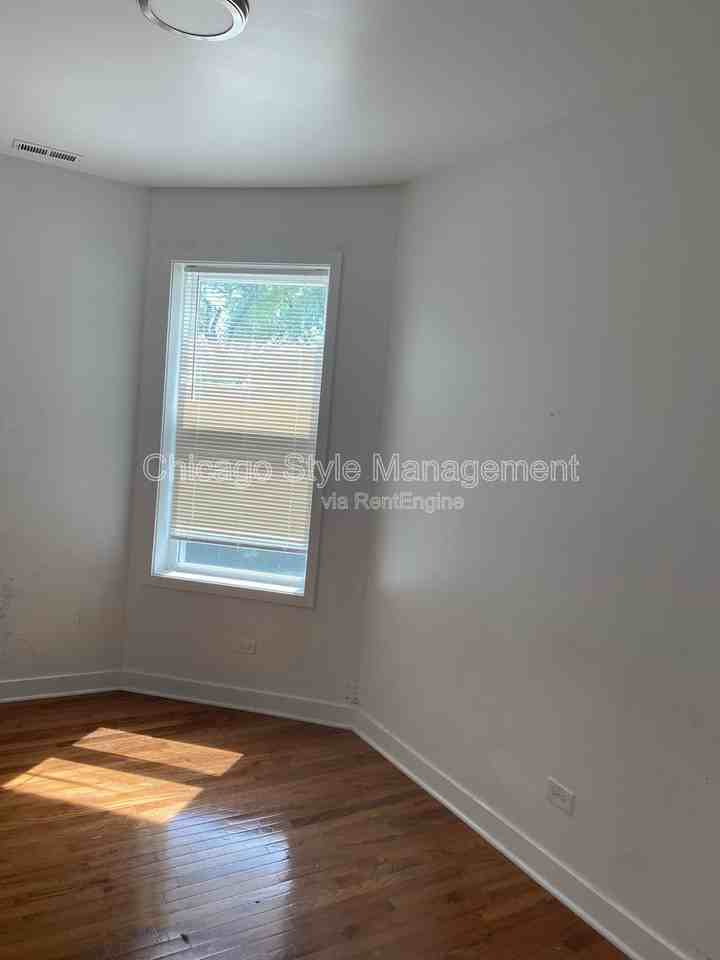6402 S Eberhart Ave #2S - Photo 4 of 6