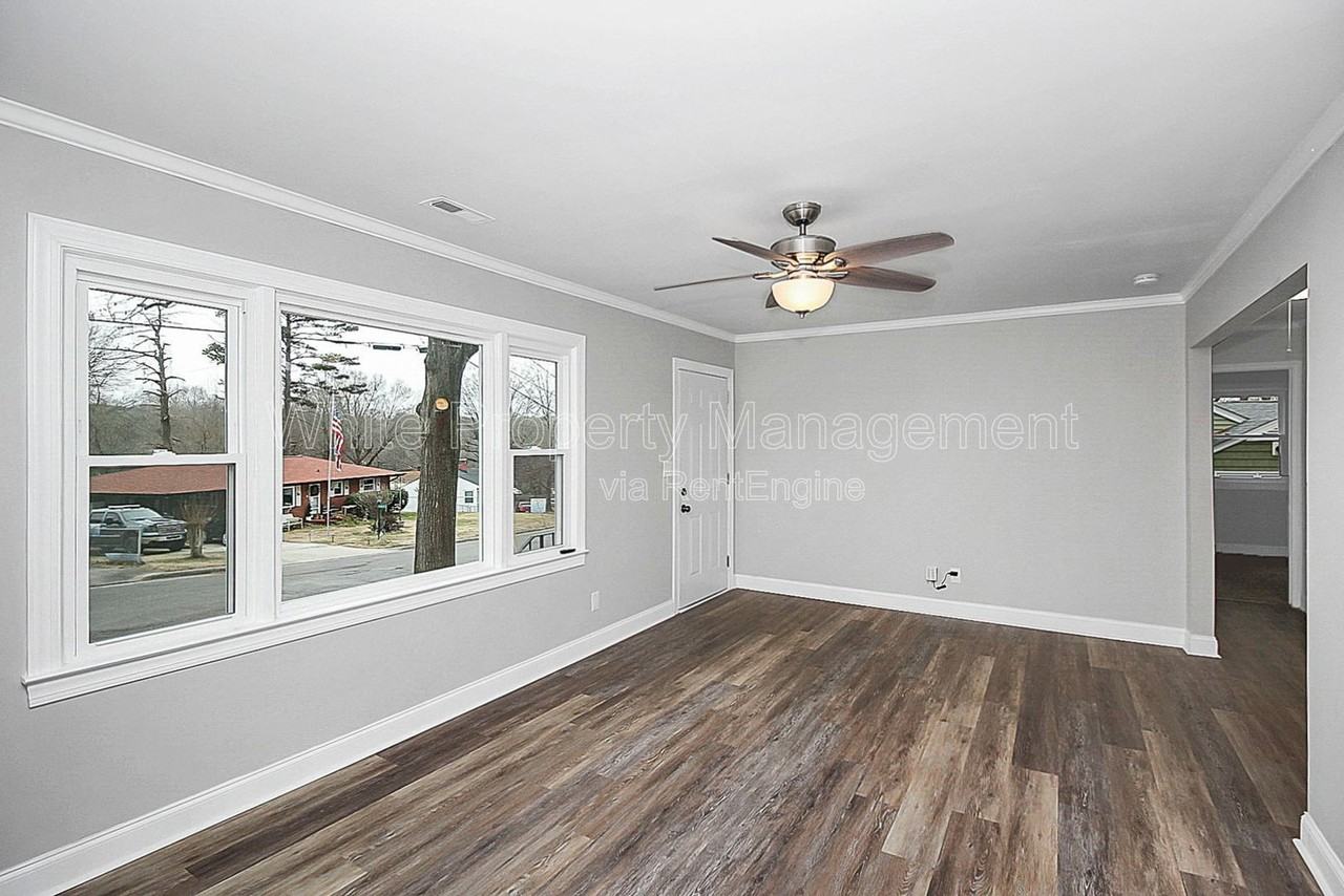 604 Westwood Cir - Photo 2 of 27