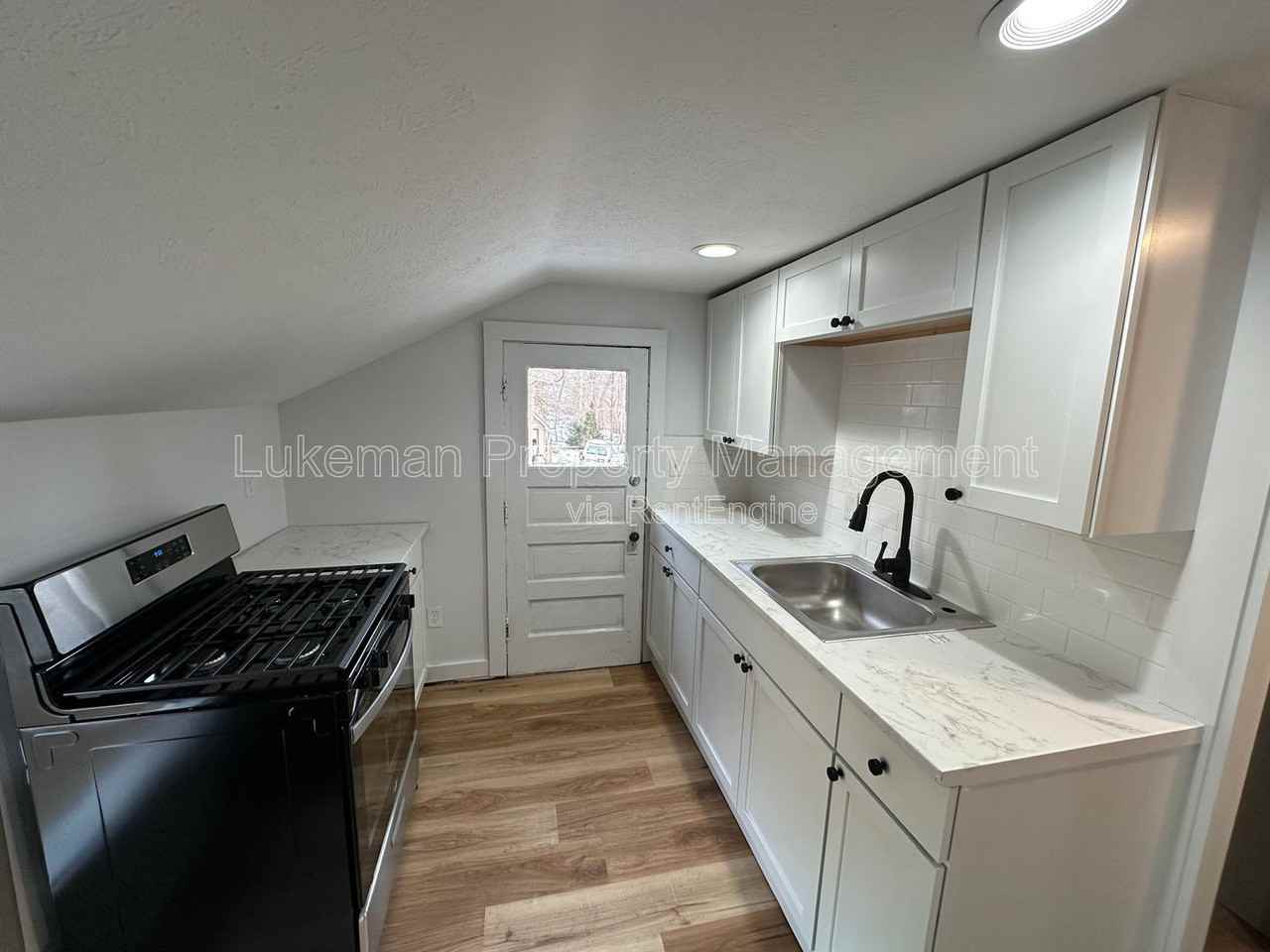 810 Grant St - Photo 3 of 7