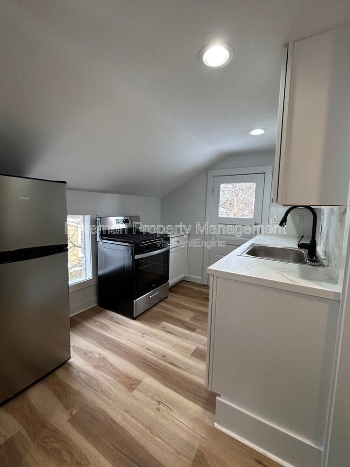 810 Grant St - Photo 4 of 7