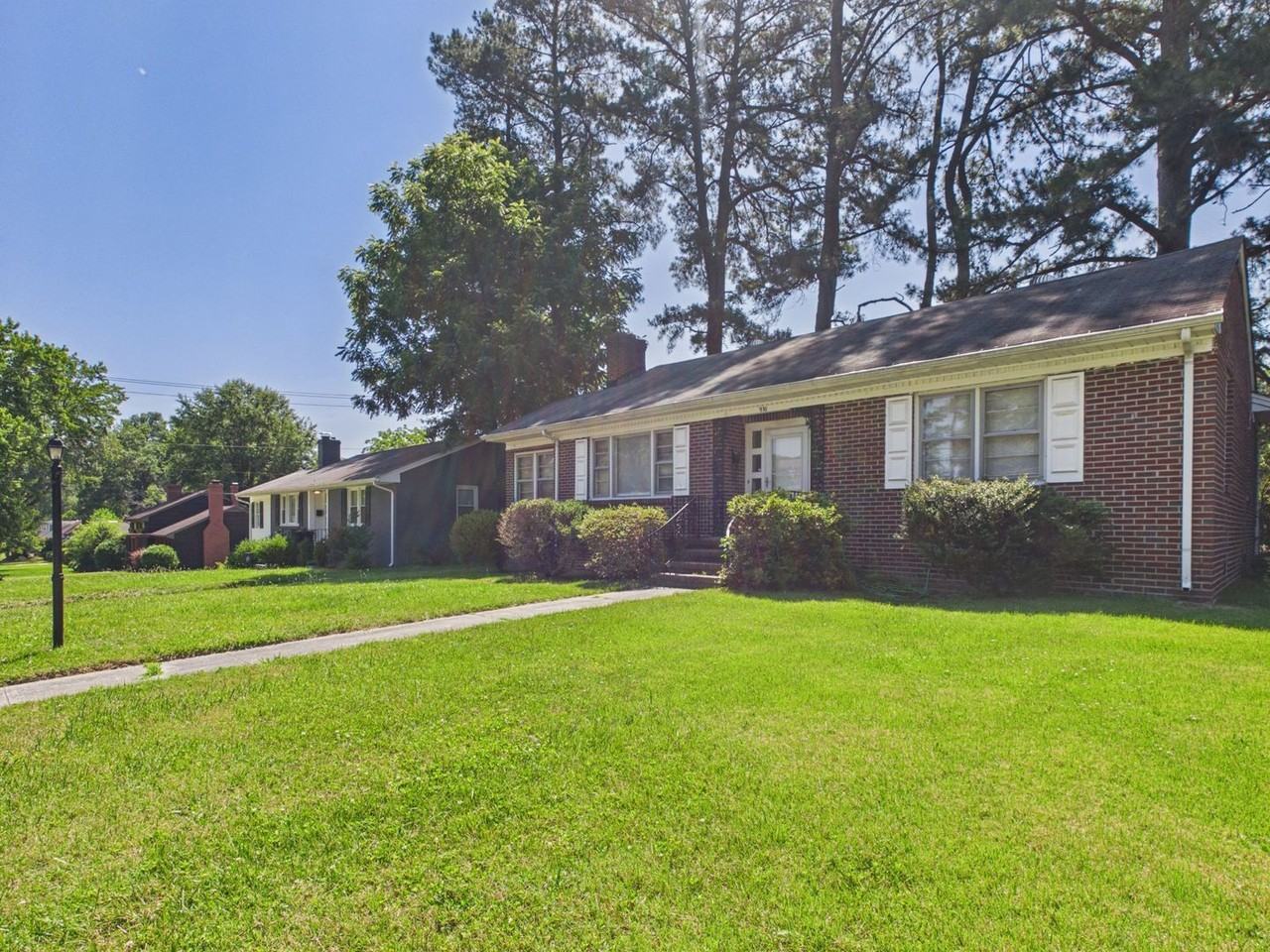 910 Northampton Rd - Photo 3 of 34