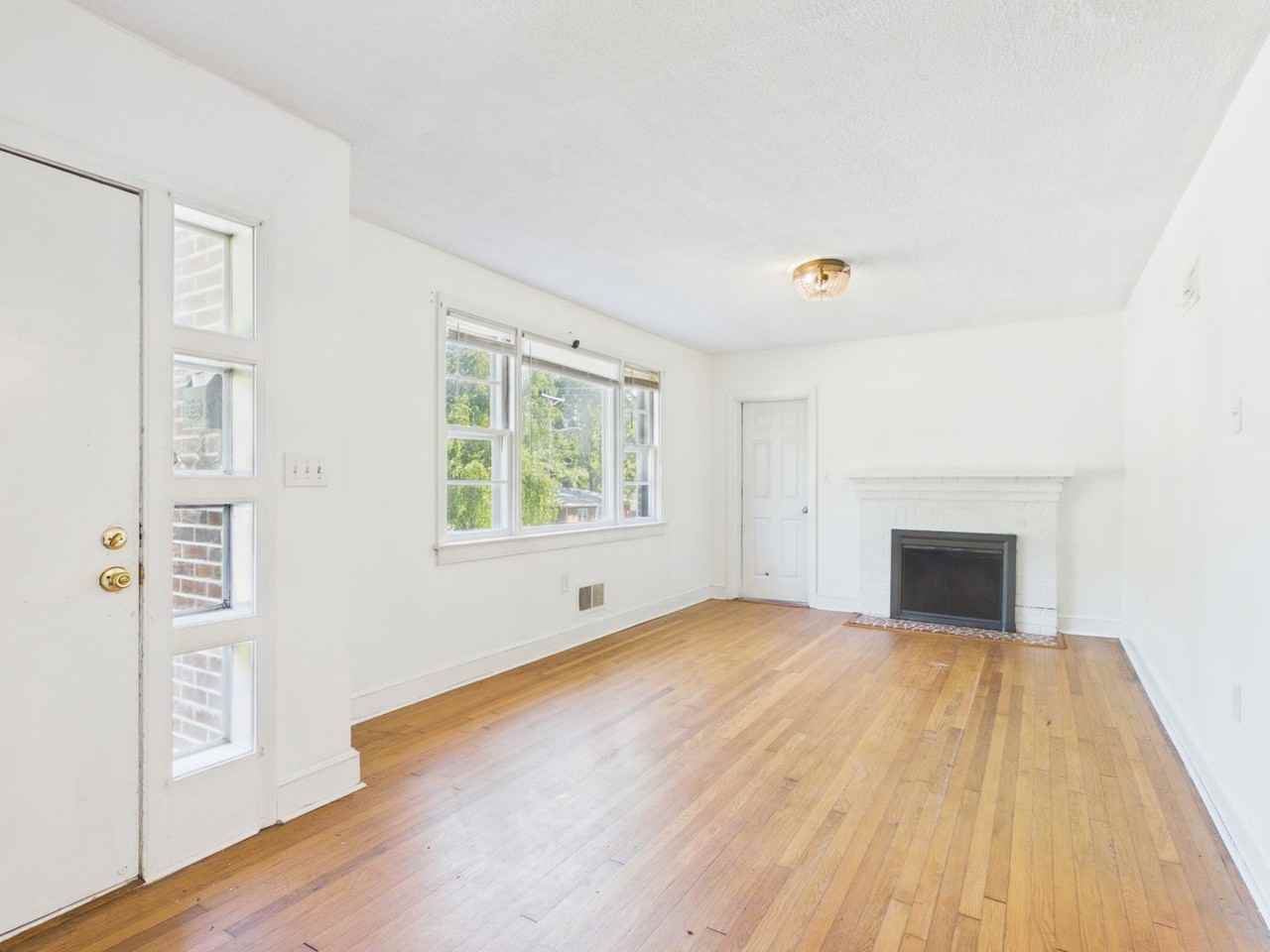 910 Northampton Rd - Photo 7 of 34
