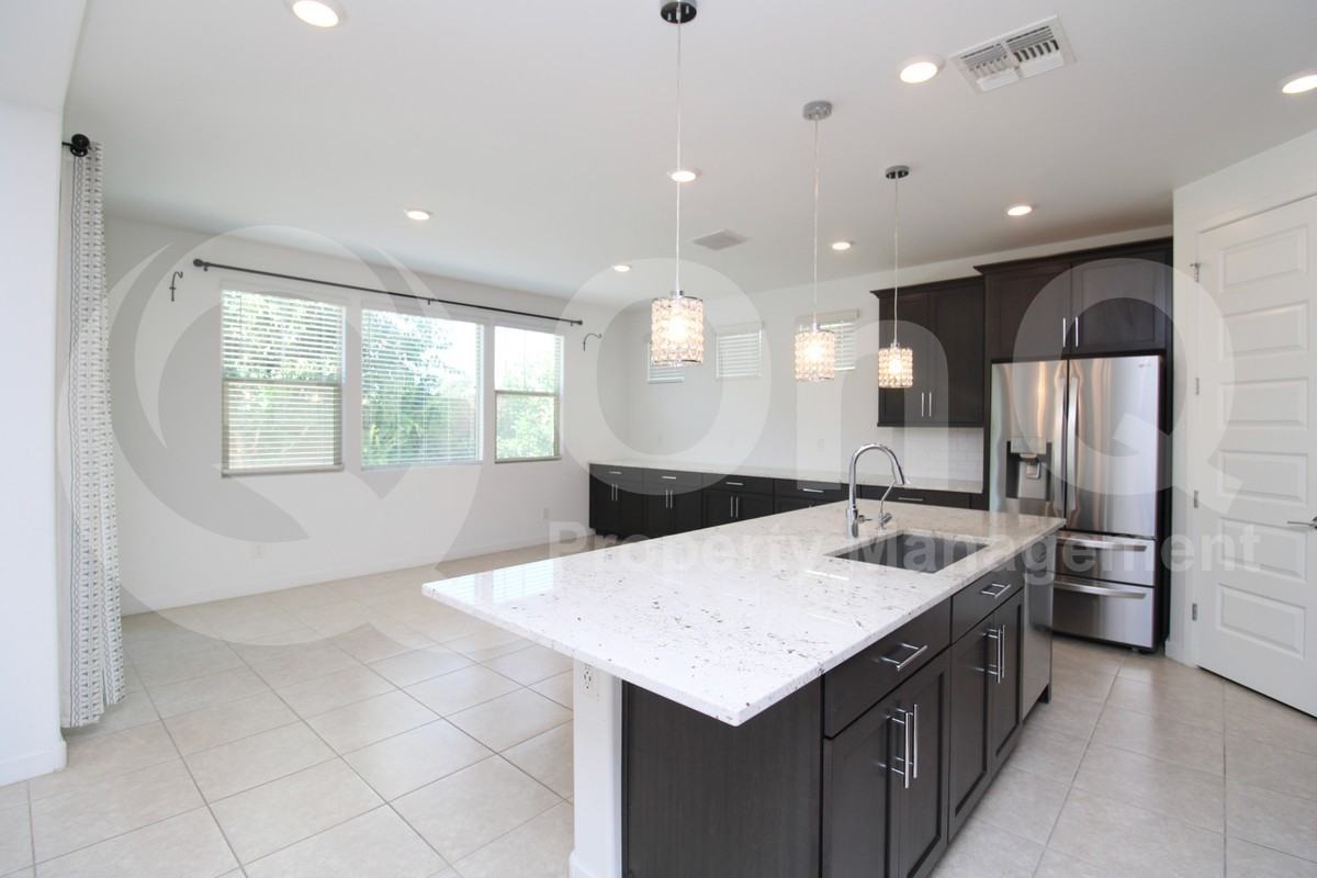 1130 E Armstrong Way - Photo 5 of 34