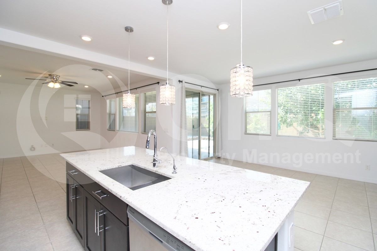 1130 E Armstrong Way - Photo 6 of 34