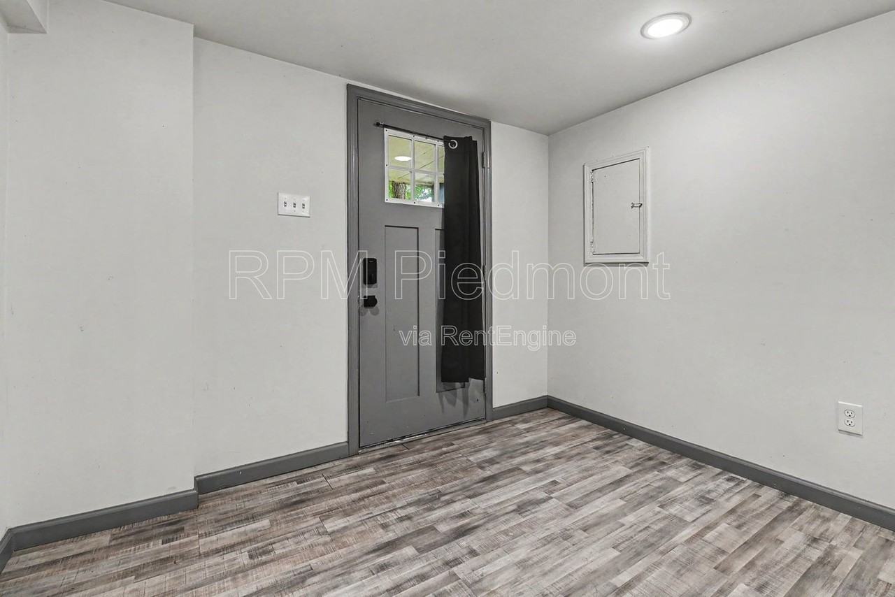 3181 Church St #C - Photo 4 of 18