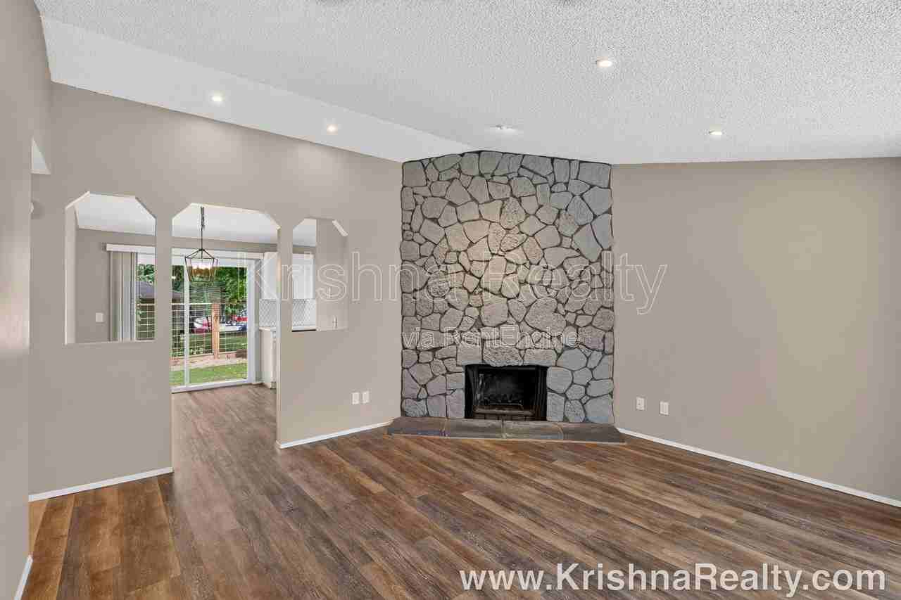 19684 Sw 68th Ave - Photo 3 of 24