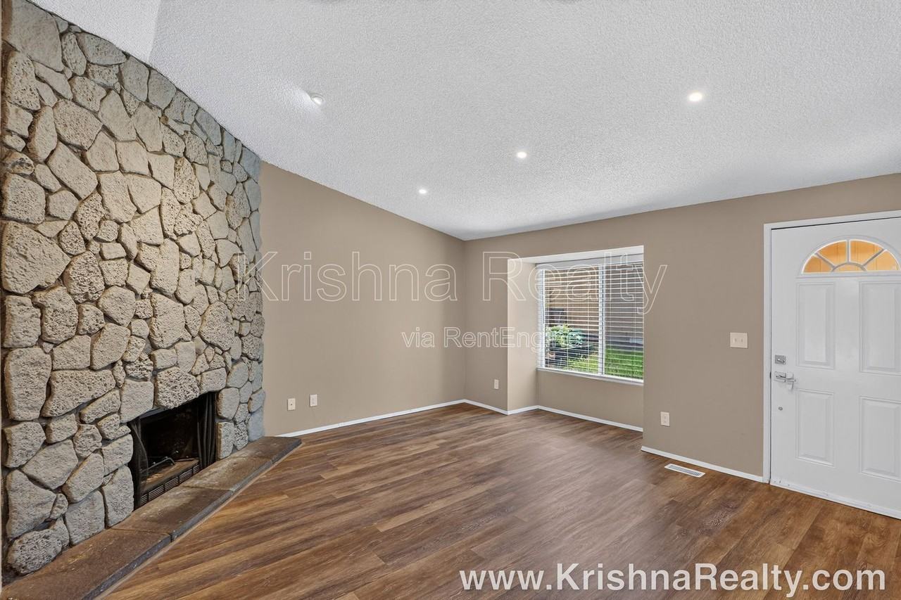 19684 Sw 68th Ave - Photo 4 of 24