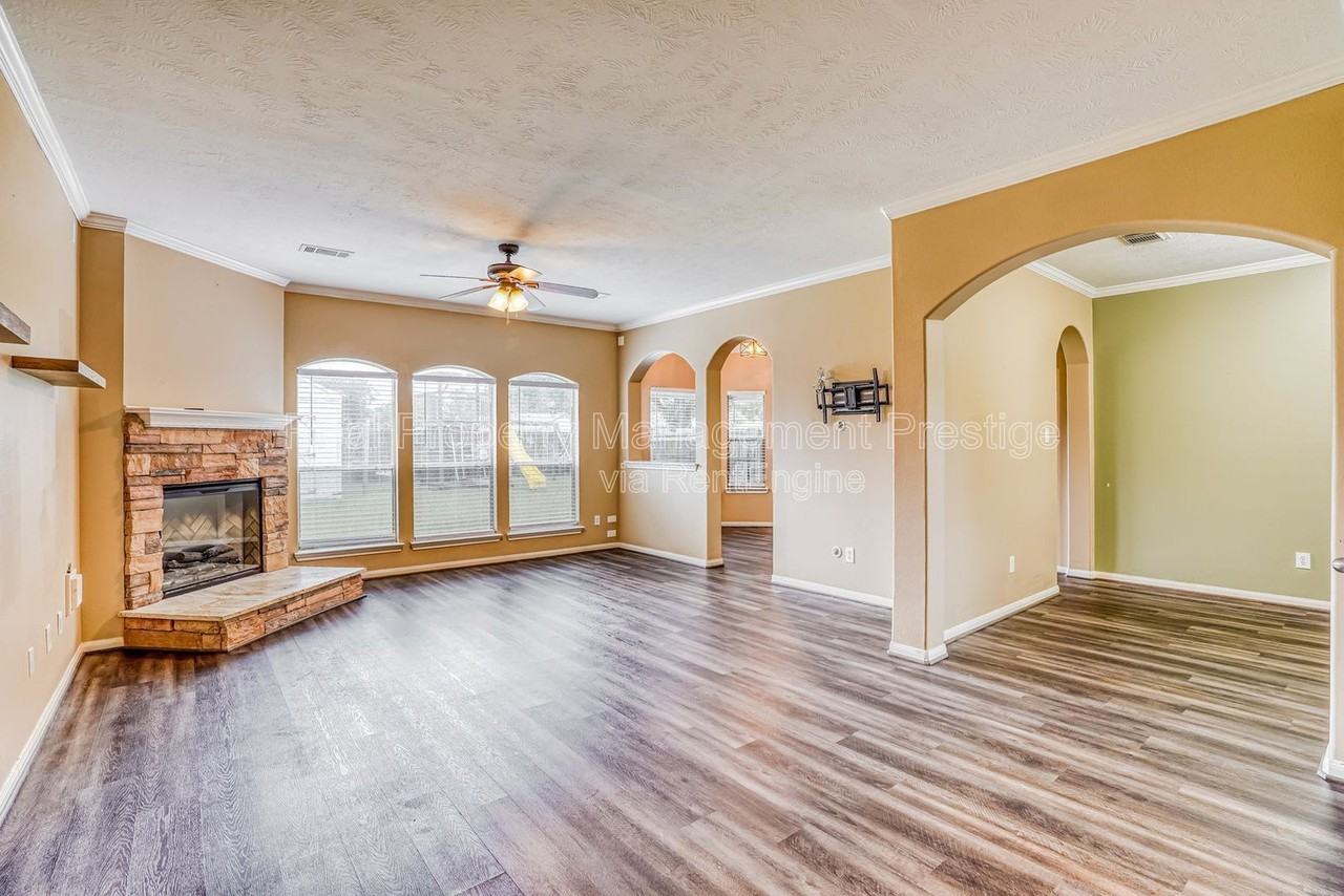 1122 Chase Park Dr - Photo 2 of 16
