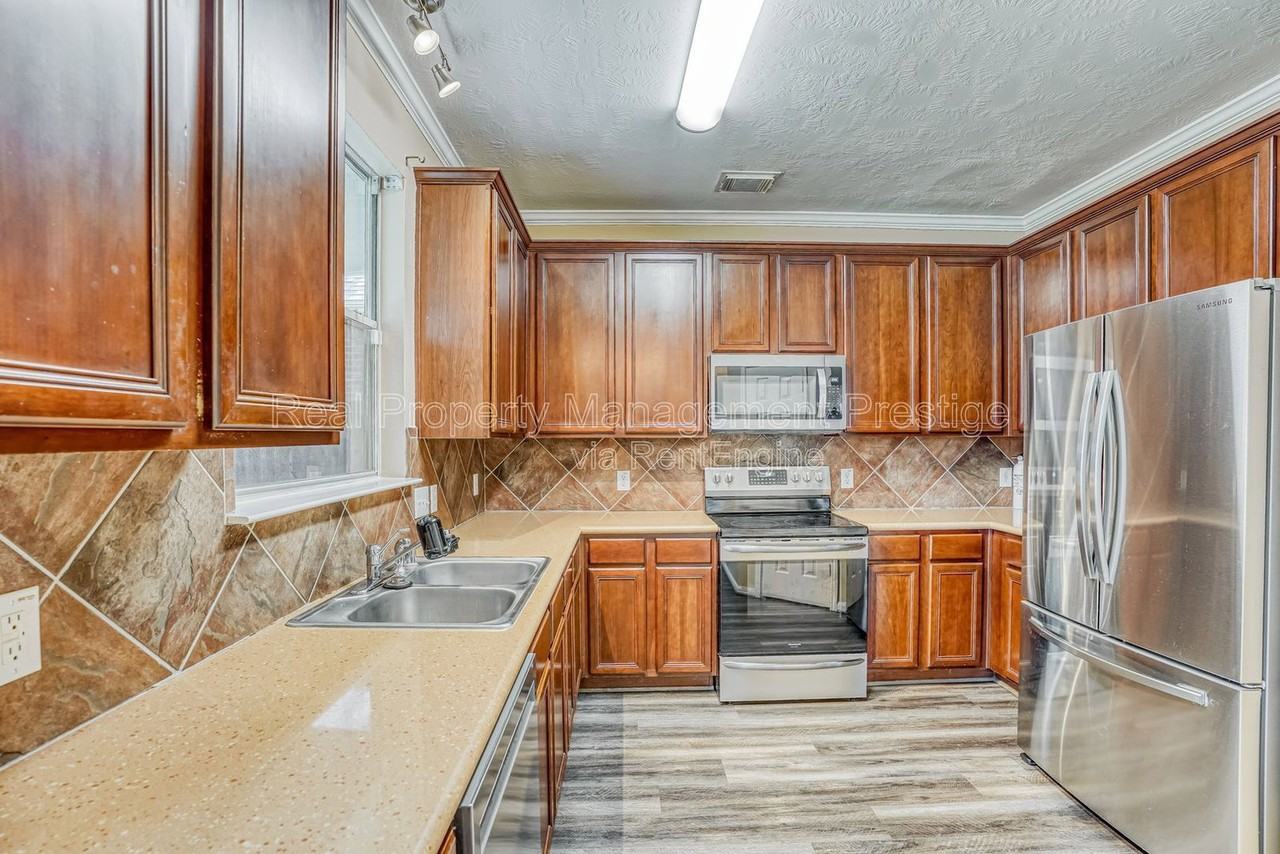 1122 Chase Park Dr - Photo 4 of 16
