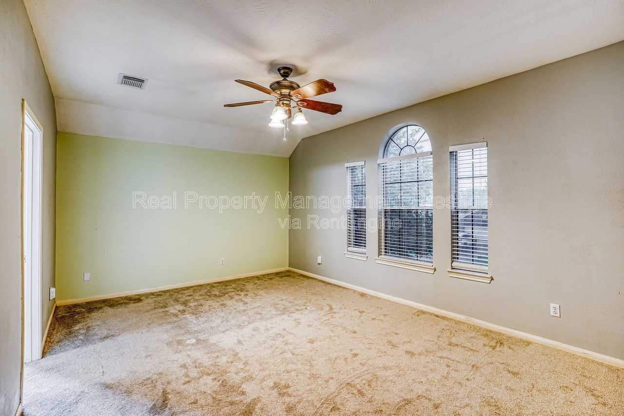 1122 Chase Park Dr - Photo 5 of 16
