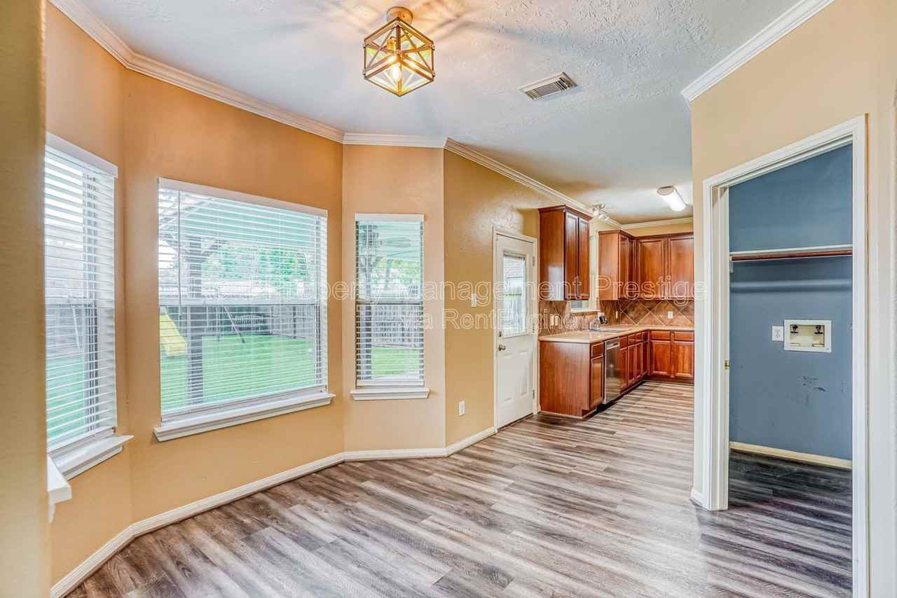 1122 Chase Park Dr - Photo 6 of 16