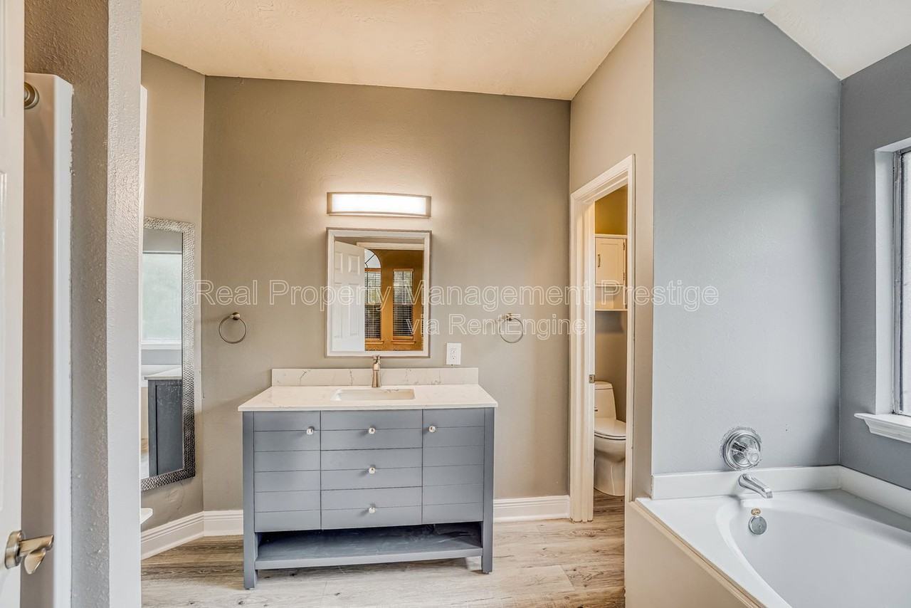 1122 Chase Park Dr - Photo 7 of 16
