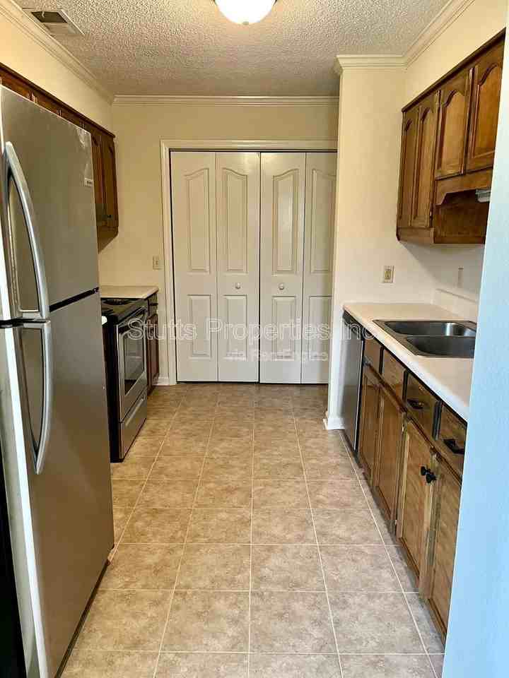 2424 Roberts Ln #D42 - Photo 2 of 12