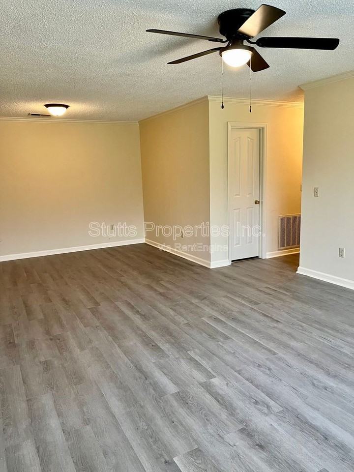 2424 Roberts Ln #D42 - Photo 4 of 12