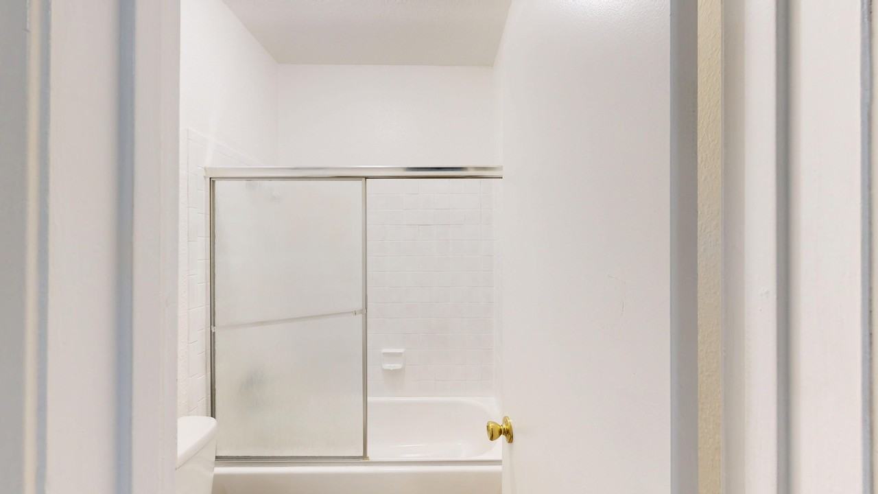 434 Leavenworth Street - Photo 4 of 38