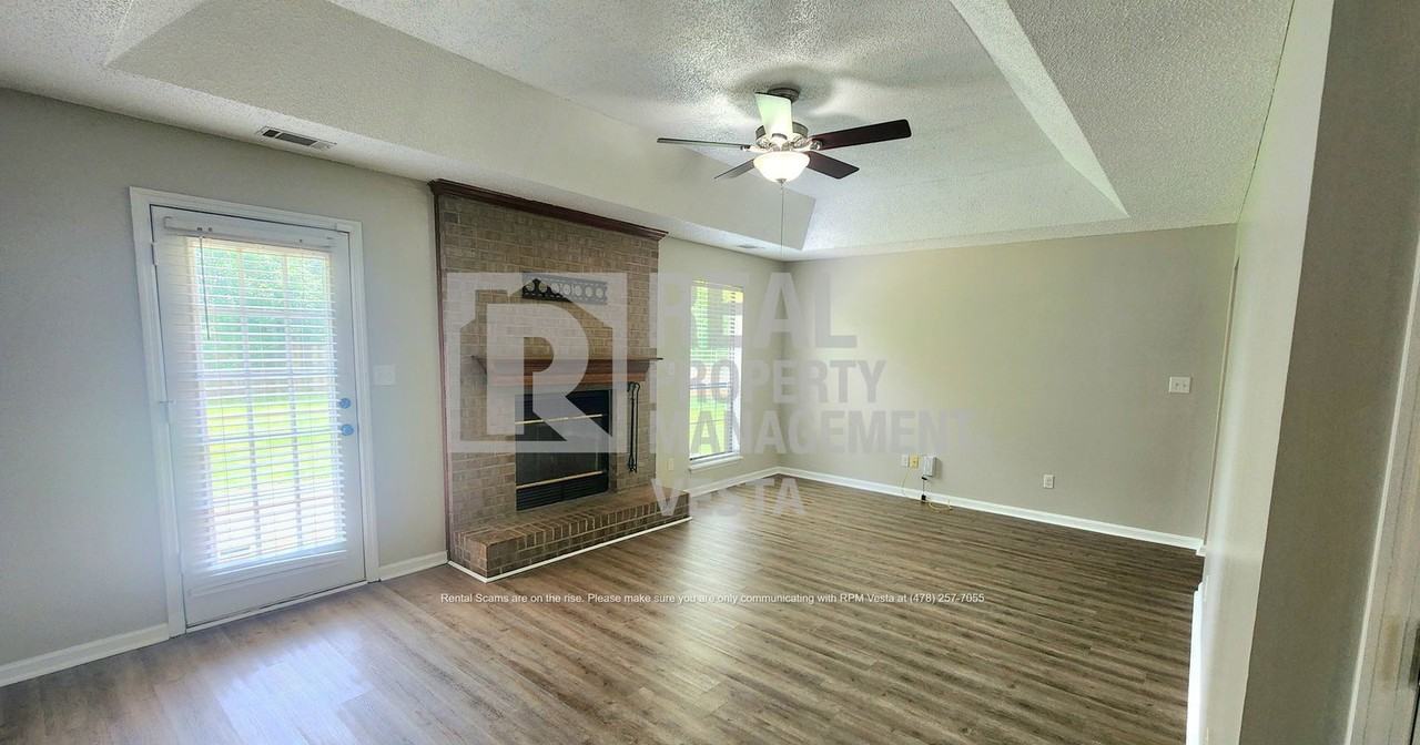 100 Wiley Way - Photo 2 of 18