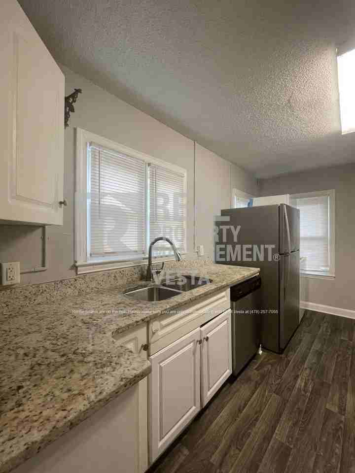 444 Corbin Ave - Photo 3 of 25