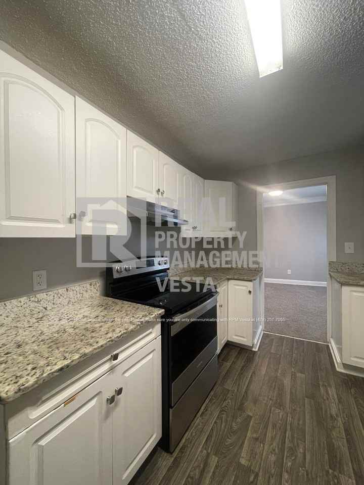 444 Corbin Ave - Photo 4 of 25