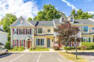 402 Cambridge Cmns - Photo 1 of 1