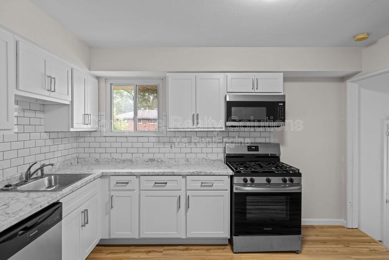 1149 Walker Ave - Photo 6 of 31