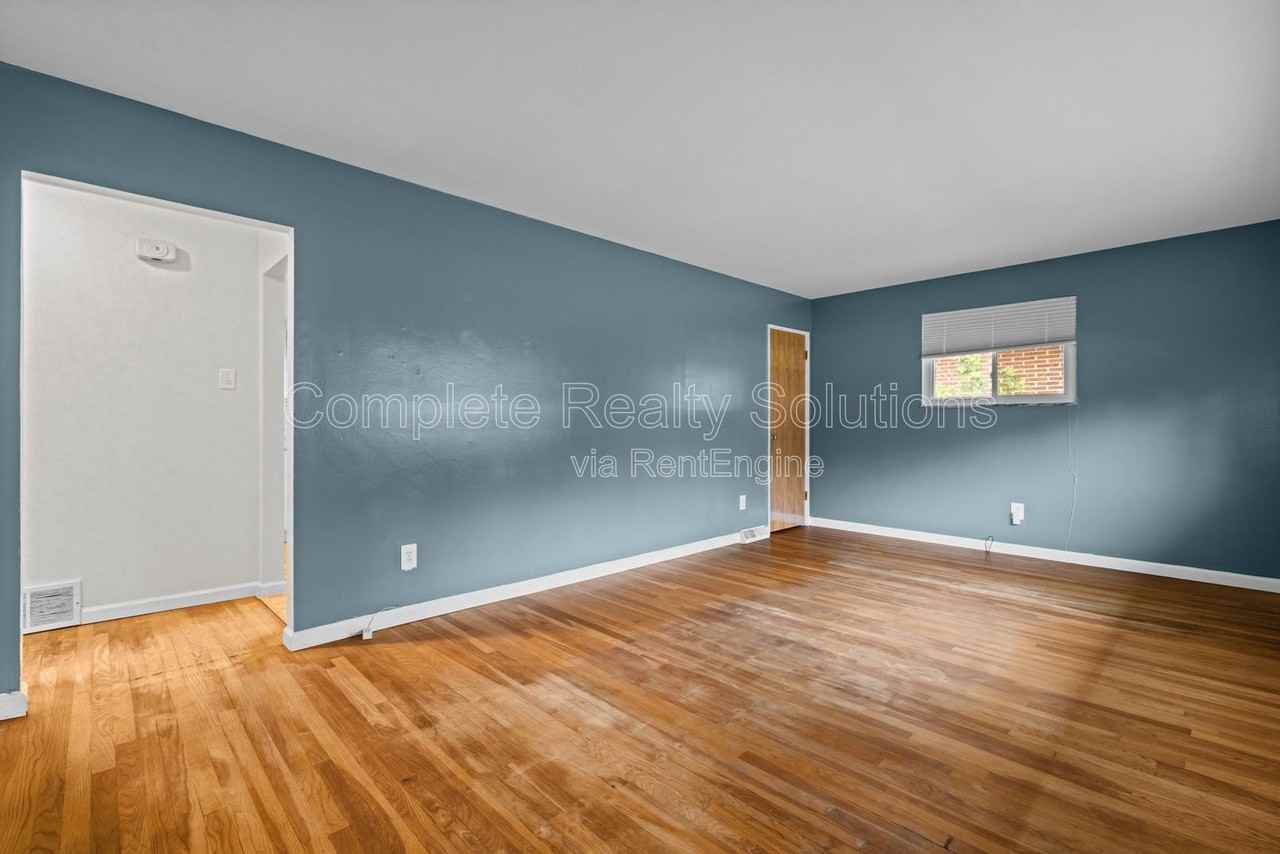 1149 Walker Ave - Photo 7 of 31