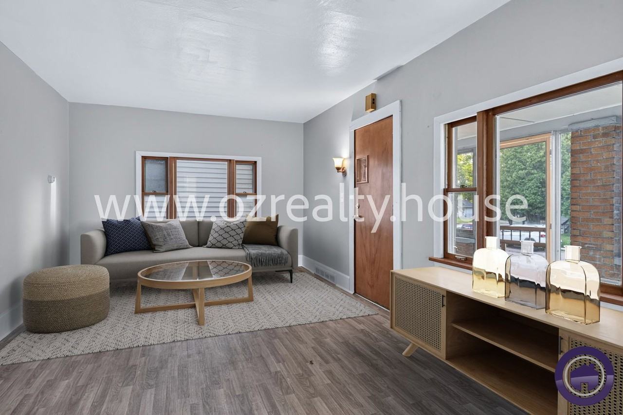 1019 Coventry Ave - Photo 2 of 18