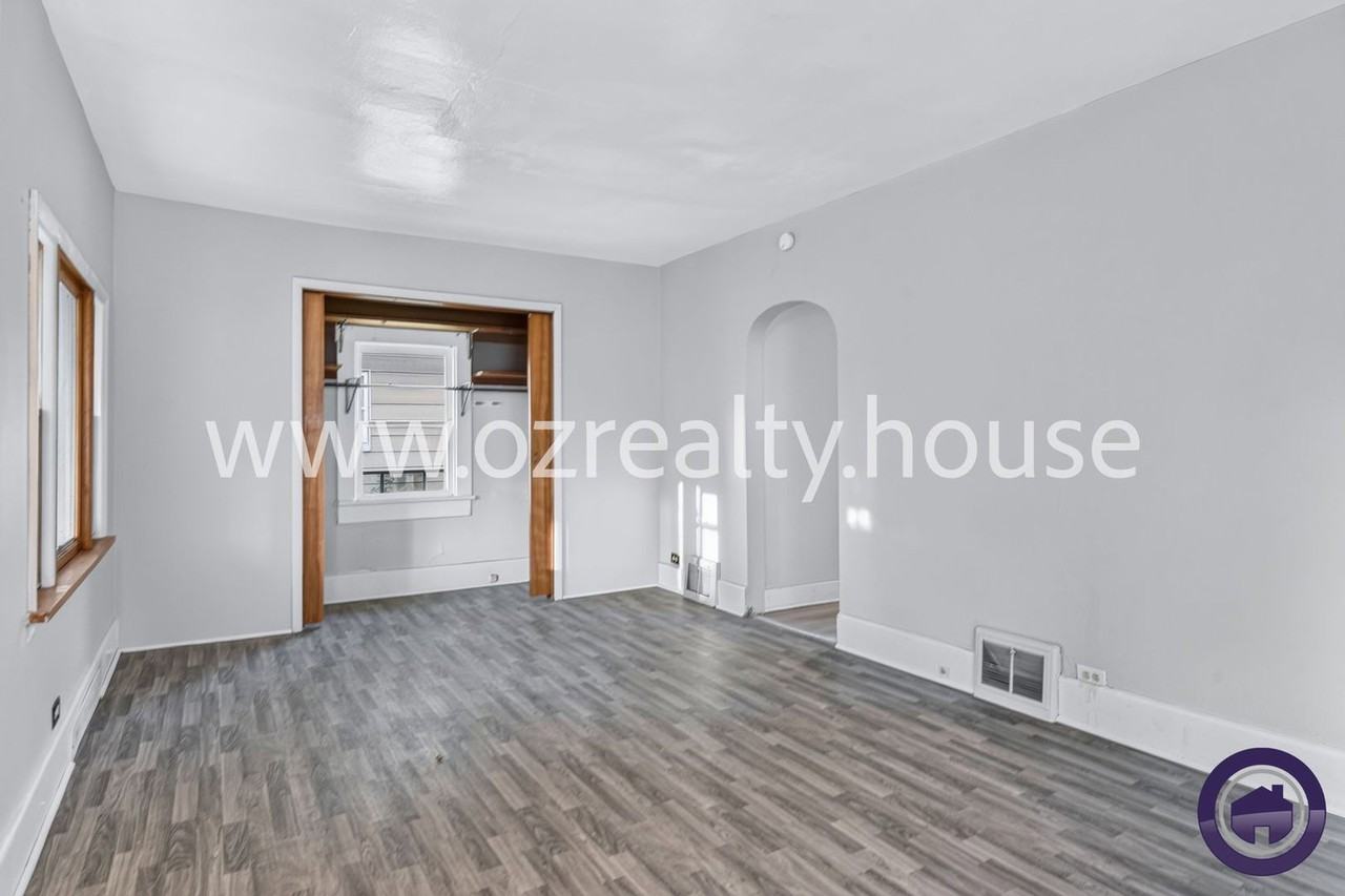 1019 Coventry Ave - Photo 6 of 18