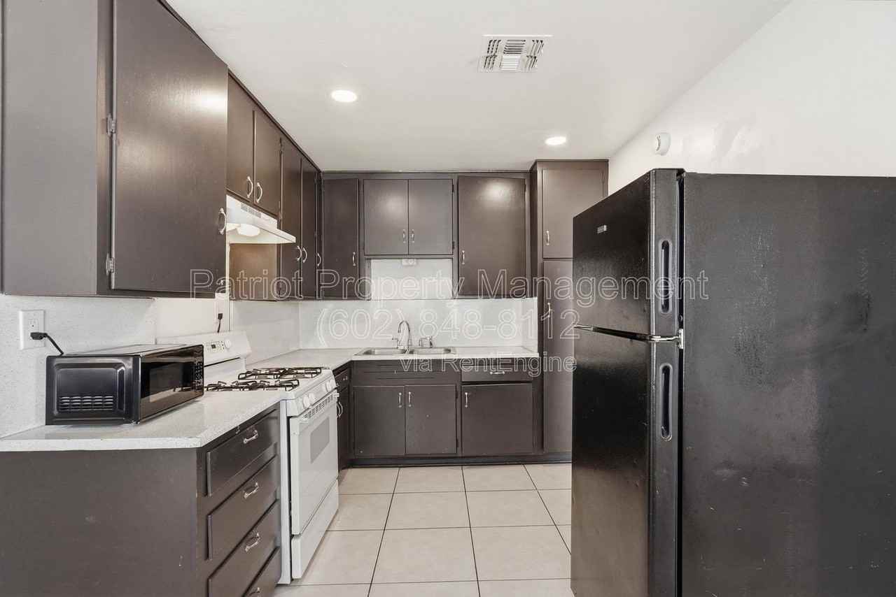 6701 N 33rd Ave - Photo 2 of 33