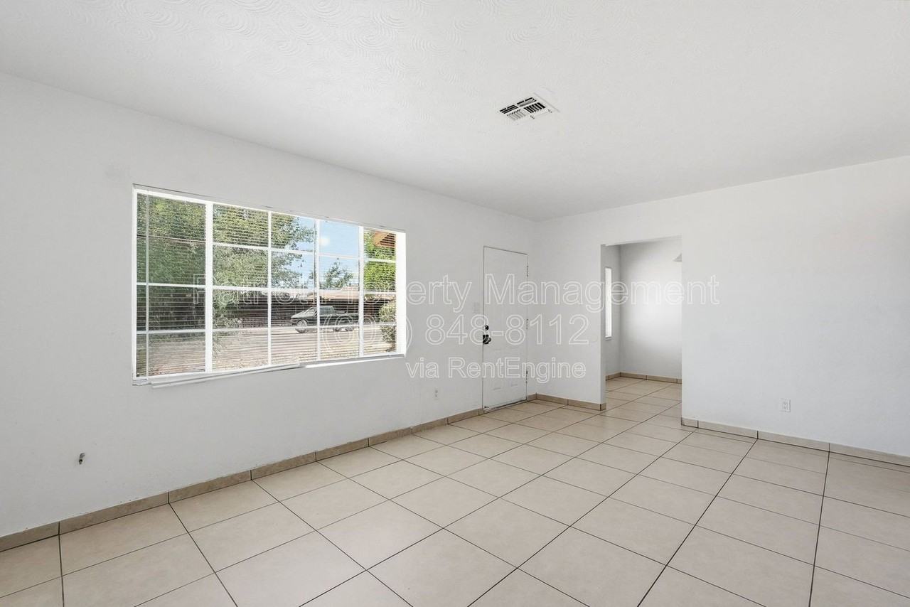 6701 N 33rd Ave - Photo 6 of 33
