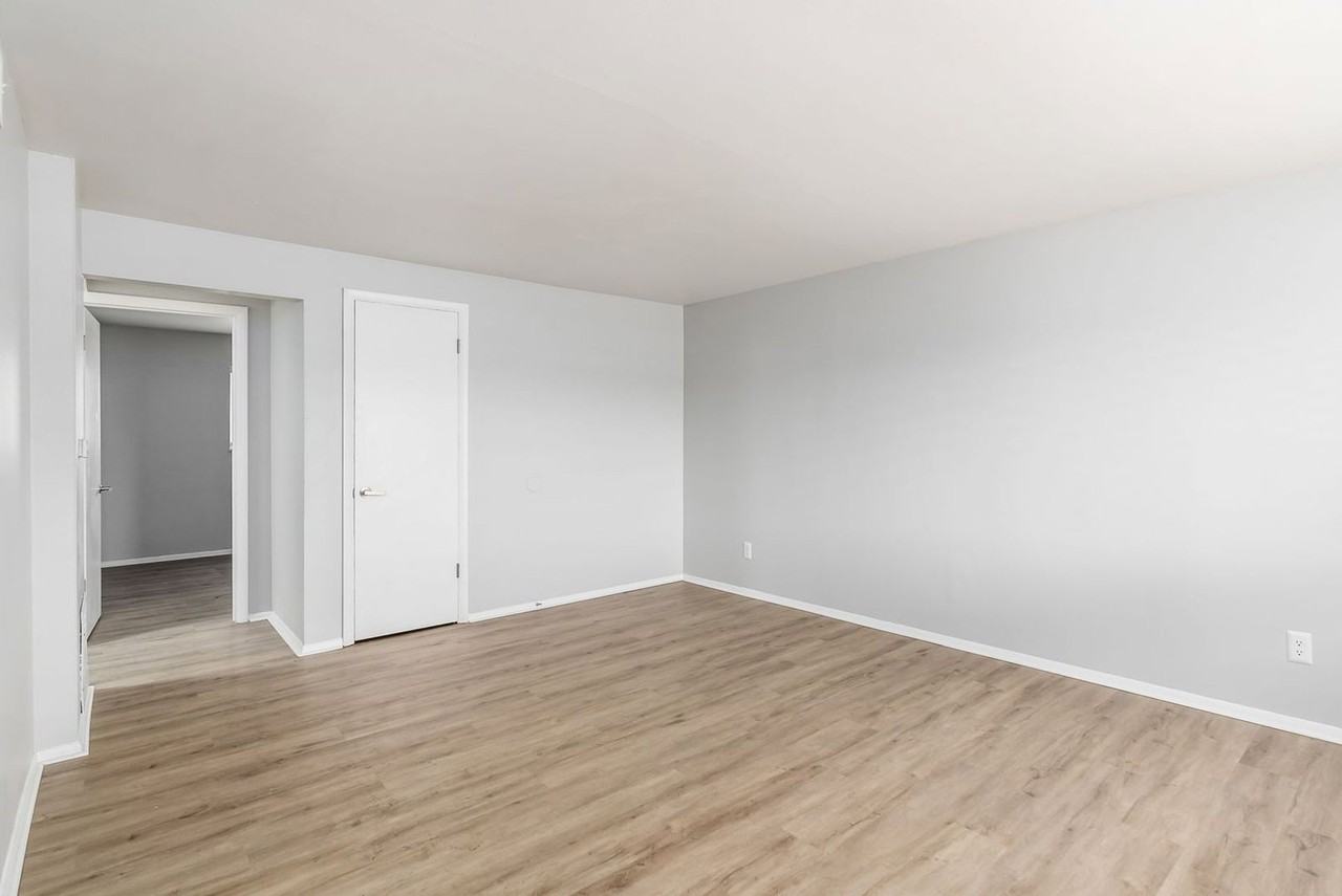 611 Riverview Dr #L - Photo 3 of 17