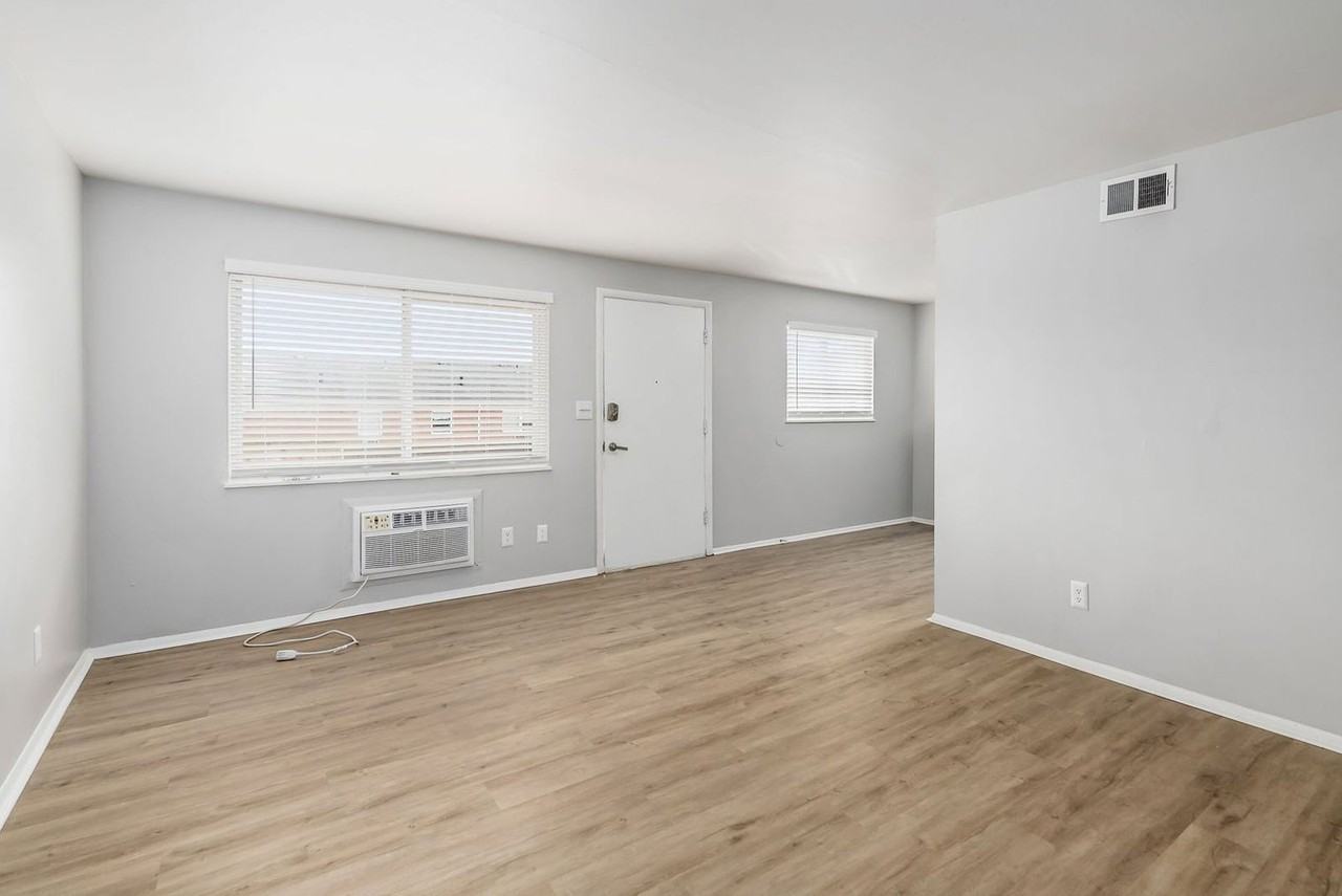 611 Riverview Dr #L - Photo 4 of 17